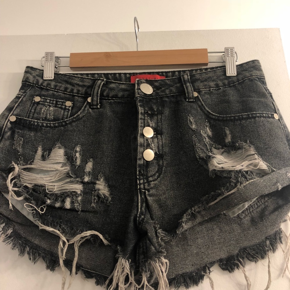 Shorts - Picture 3 of 3